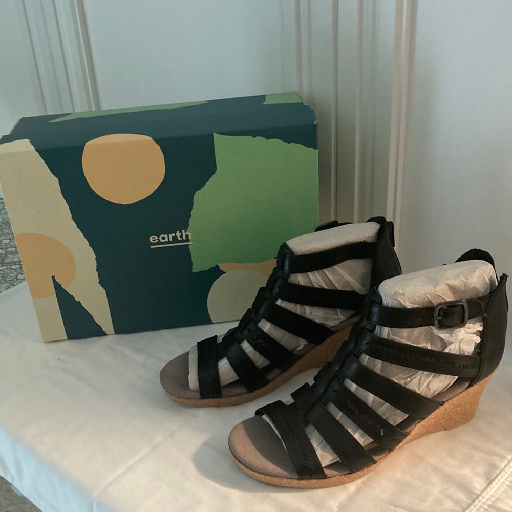 Earth size 8 Woodland Sunny black wedge